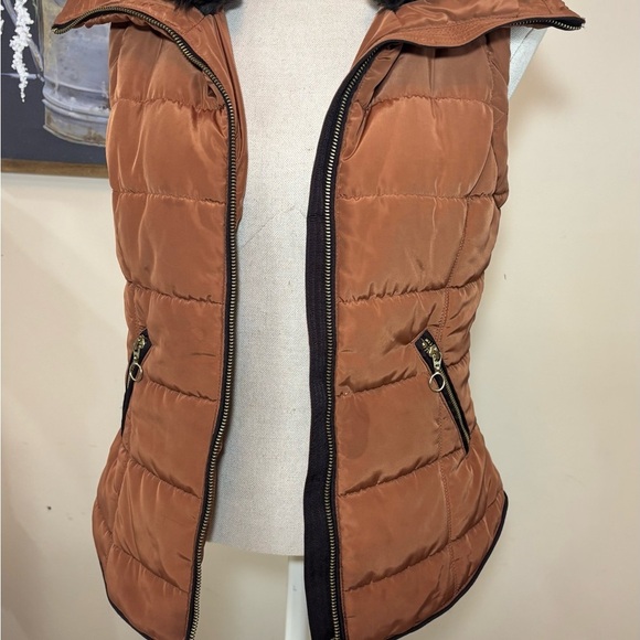 H&M Tan Puffer Vest with Black Collar - Picture 2 of 5
